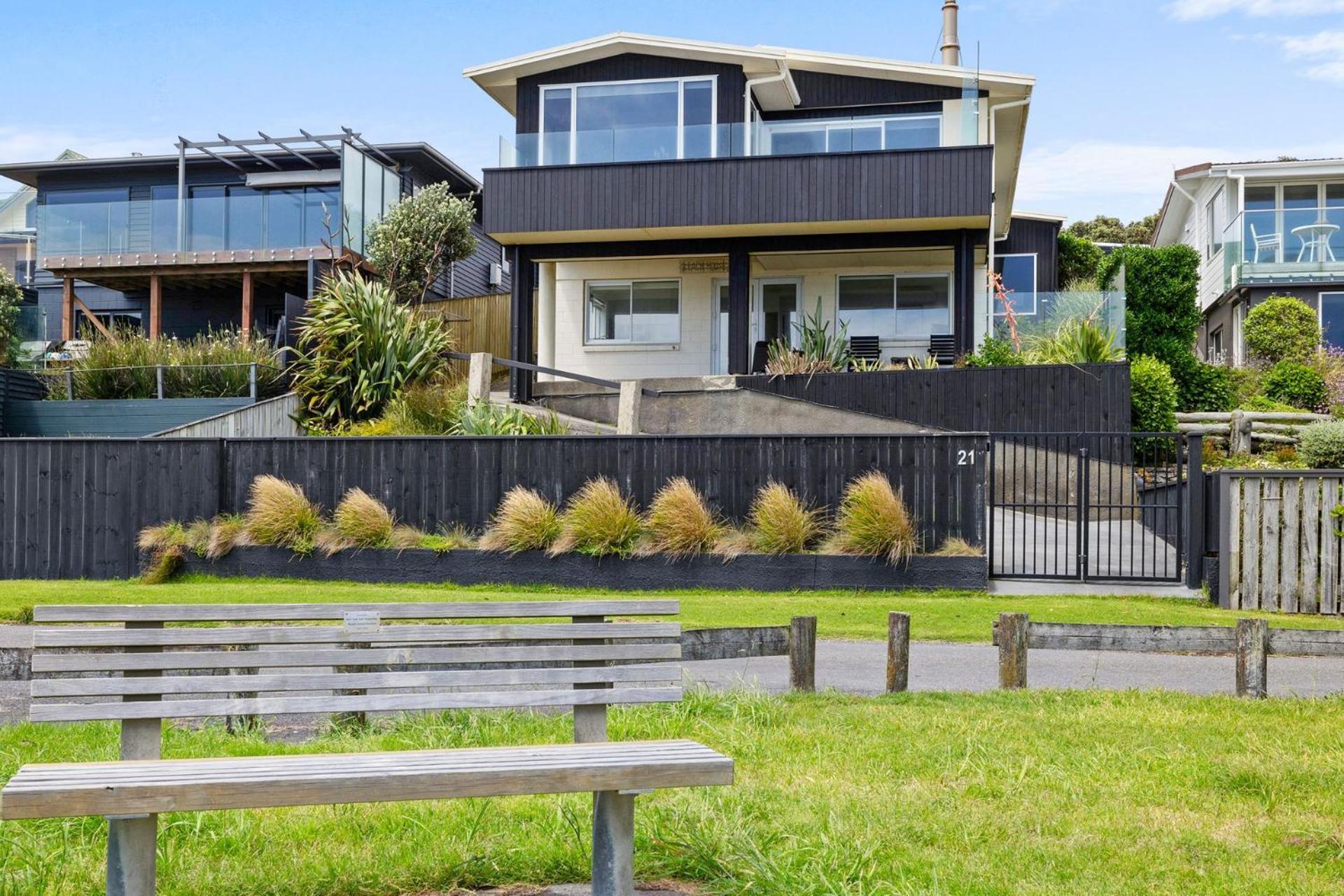 Wow On Wanaka Bay Apartment New Plymouth Exterior photo