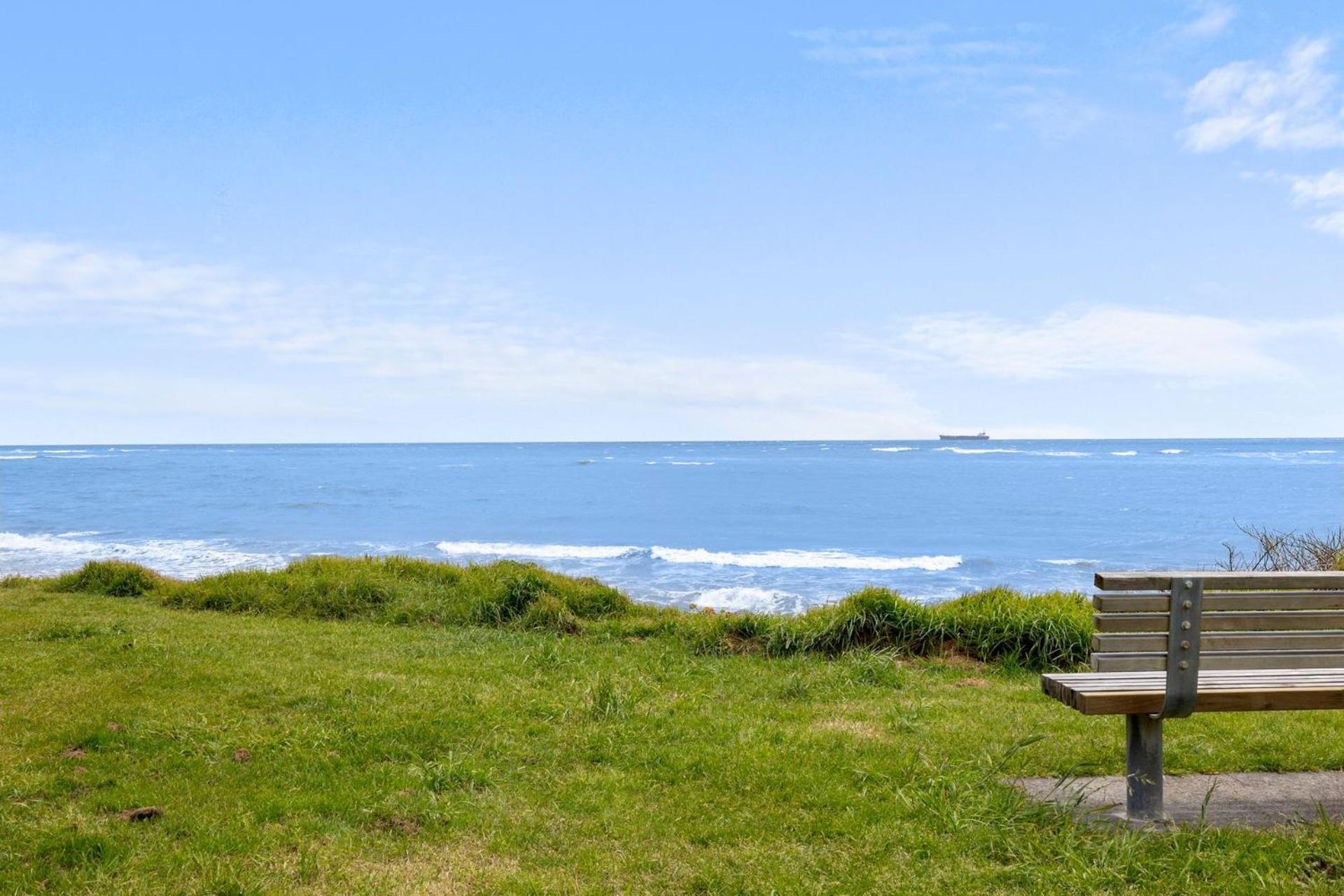 Wow On Wanaka Bay Apartment New Plymouth Exterior photo